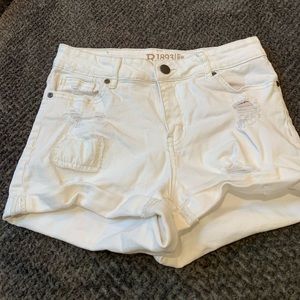 ✨Off white ripped jean shorts